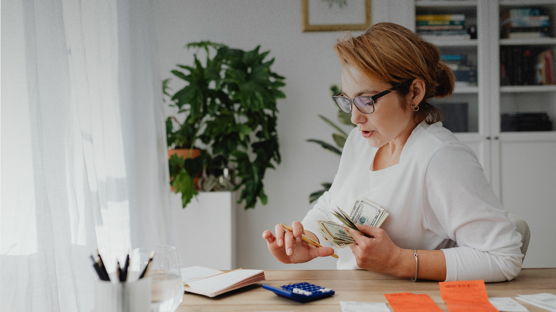 How Hubmee Helps You Stay on Top of Household Budgeting